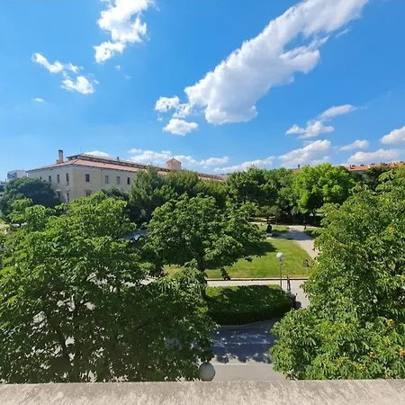 New Modern-park View-5 Minutes From Diocletian's Palace شقة