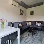New Modern-park View-5 Minutes From Diocletian's Palace דירה