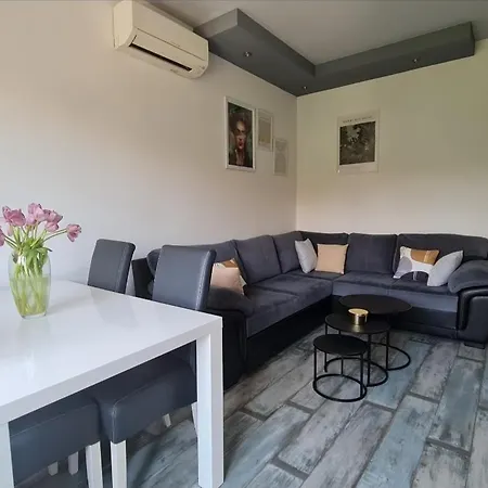 New Modern-park View-5 Minutes From Diocletian's Palace Apartment