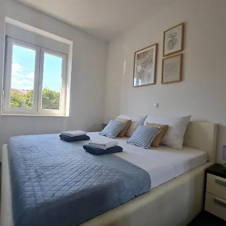 New Modern-park View-5 Minutes From Diocletian's Palace Apartment *