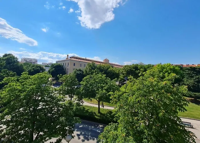 New Modern-park View-5 Minutes From Diocletian's Palace Διαμέρισμα *